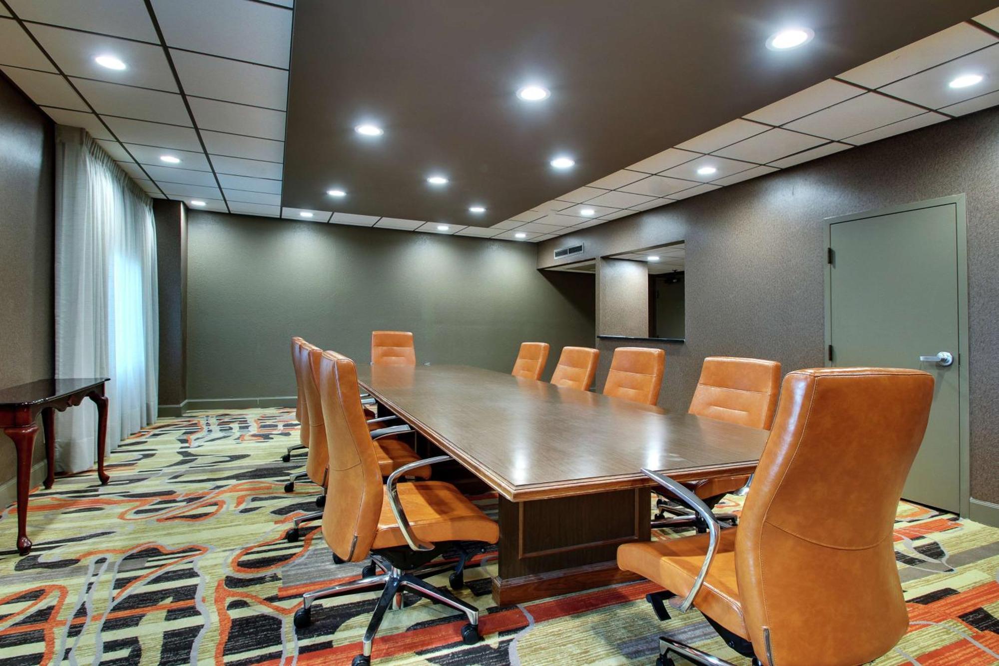 Hotel Doubletree By Hilton Mt. Vernon 4*